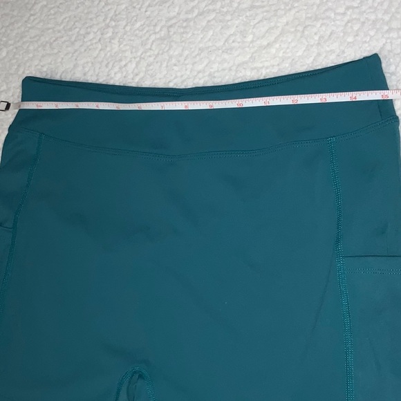 HALARA - NWOT Green Liner Short with Side Pockets (Size Large) - Picture 6 of 8